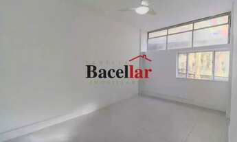 Imagem: Apartamento - / Residencial / Glória