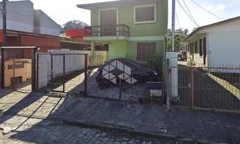 Imagem 2: Casa de alvenaria com 3 dormitórios, semimobiliada,2 banheiros, pátio, garagem, com 126,26