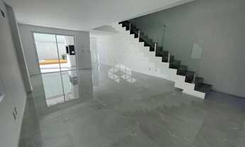 Imagem 4: Casa Sobrado com piscina e 3 quartos em Itajaí