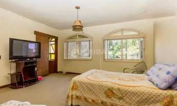 Imagem 5: Casa Residencial com 4 dormitórios, sendo 2 suítes, e 4 vagas de garagem no bairro Tristez