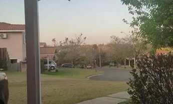 Imagem 2: Casa de condomínio para venda tem 220 metros quadrados com 4 quartos