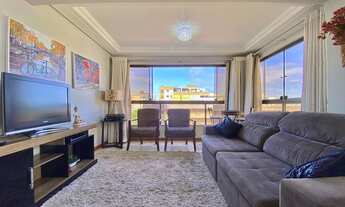 Imagem: SACADA DE FRENTE PARA AVENIDA CENTRAL. DECORADO