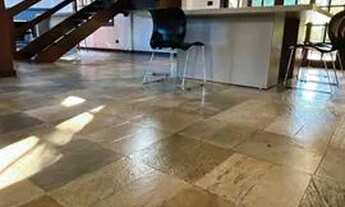 Imagem 4: Sobrado para venda possui 250 metros quadrados com 4 quartos em Centro - Garopaba - SC