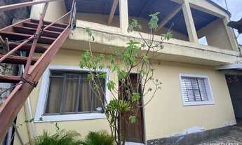 Imagem 2: Terreno com 3 Casas com 3 vagas de carro e moto