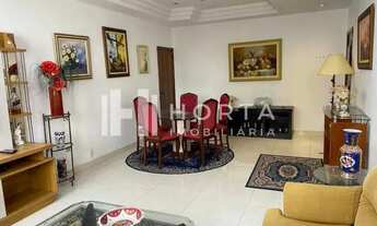 Imagem 3: Apartamento em rua nobre de Copacabana, com pequena área externa