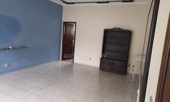 Imagem 3: Casa com amplo espaço para estacionamento