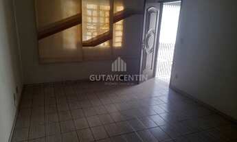 Imagem 4: Casa com amplo espaço para estacionamento