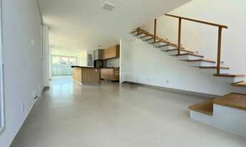 Imagem 2: Sobrado para aluguel possui 176 metros quadrados com 3 quartos em Campeche - Florianópolis