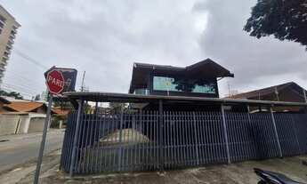 Imagem 2: Imóvel para aluguel tem 301 metros quadrados com 8 quartos