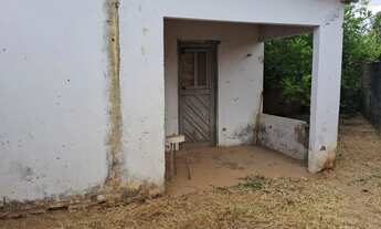 Imagem 2: Vendo duas casas uma grande acompanha uma lado e uma casa menor