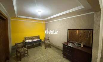 Imagem 3: Casa disponível com 4 quartos sendo 1 suíte para venda no bairro Cidade Jardim em Uberlând