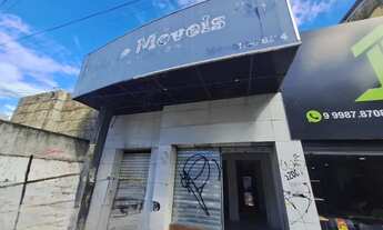 Imagem: Loja na Av. Dom Manuel. Entre Heráclito