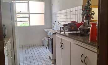 Imagem 6: Quarto semi-mobiliado