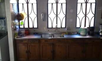 Imagem 3: CASA EM FRENTE A UMA PRAÇA COM 350 M2 3 QUARTOS, 1 SUITE, 4 BANHEIROS, LAREIRA, 2 VAGAS. S