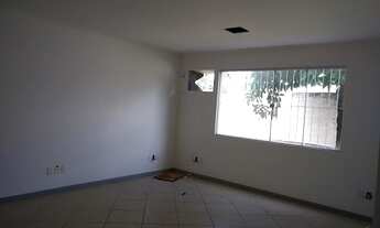 Imagem 7: Galpão com 2.200 metros no Civit II com dois pórticos 10 e 30 tonetadas