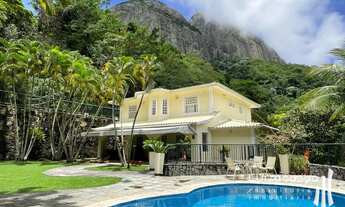 Imagem 3: Casa impecável com jardim e piscina!