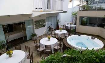 Imagem 2: Casa para venda com 398m², 4 suítes, 4 vagas de garagem, 2 escritórios, churrasqueira e ja