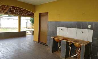 Imagem 7: Casa para venda tem 450 metros quadrados com 4 quartos