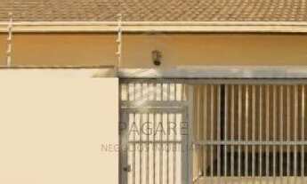 Imagem: Casa 3 dorms. Comodos grandes - Sala extensa