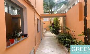 Imagem 7: Sobrado com 185m² de área total e 165m² de área construída. 3 quartos sendo 1 suíte. Churr