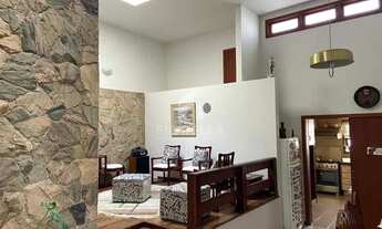 Imagem 7: Casa com 04 dormitórios 02 suítes no bairro Abraão, em Florianópolis/SC