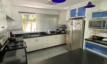 Imagem 7: Casa de condomínio sobrado para venda possui 400 metros quadrados com 4 quartos