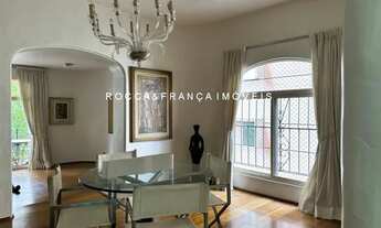 Imagem 6: LINDO LINDENBERG AO LADO DO CLUBE PAULISTANO