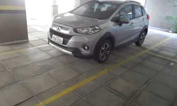 Imagem 7: Excelente condomínio. 16 andares 3 unidades por andar. Apartamento com 3 quartos sendo uma