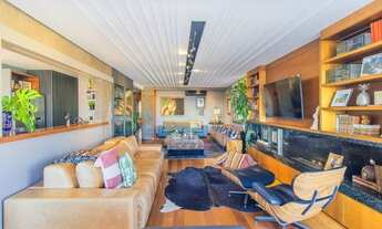 Imagem 2: *Cobertura Exclusiva com Vista Deslumbrante e Acabamentos Premium em Porto Alegre*