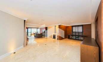 Imagem 4: Cobertura para locação no Cabral, com 3 suítes e 4 vagas - Área externa com piscina