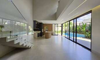 Imagem 2: Lindo sobrado estilo neoclássico no condomínio Alphaville III