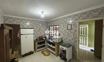 Imagem 5: Casa disponível com 4 quartos sendo 1 suíte para venda no bairro Cidade Jardim em Uberlând