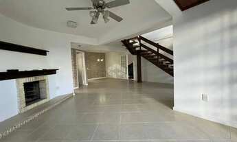 Imagem 2: Casa de 3 quartos na Zona Sul com piscina em frente a praça com vista perene