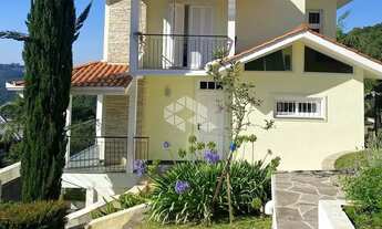 Imagem: Duas casas com área total de 307 m2 para