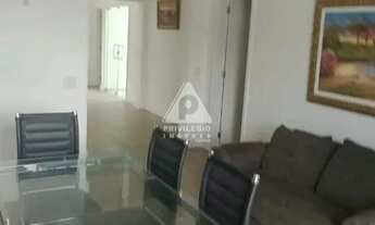 Imagem 2: Cobertura Luxuosa à Venda em Copacabana 4 Suítes, Terraço e Churrasqueira