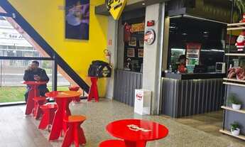Imagem: Vendo hambúrgueria/restaurante dentro do