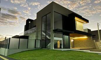 Imagem 3: Sobrado Novo de esquina no Jardins Capri 3 suítes superior 1 suite térrea 384 metros de te