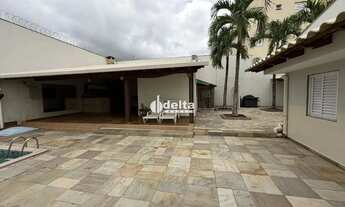 Imagem 6: Casa residencial com 4 quartos sendo 3 suítes, disponível para locação no bairro Jaraguá e