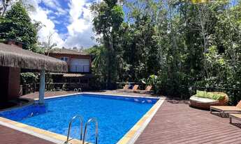 Imagem: Casa à venda em condomínio, localizada