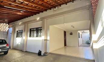 Imagem: Vende-se casa com 3 quartos Barcelona