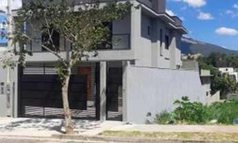 Imagem: Casa Duplex em Bairro Nobre / Atibaia