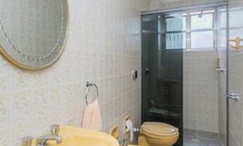 Imagem 5: 3) três dormitórios de frente com Suíte e 4 (quatro) banheiros, Gabinete , Vaga coberta