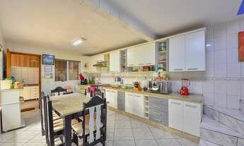 Imagem 6: Sobrado para venda tem 190 metros quadrados com 4 quartos em Sítio Cercado - Curitiba - PR