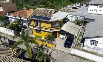 Imagem 2: Casa com quatro quartos e piscina à venda no Rio Tavares