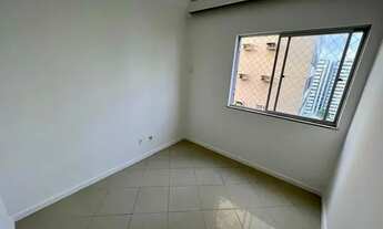 Imagem 7: Apartamento á venda na Pituba 2/4, dependência completa, nascente, 1 vaga coberta