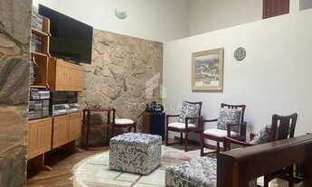 Imagem 5: Casa com 04 dormitórios 02 suítes no bairro Abraão, em Florianópolis/SC