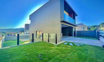 Imagem: Casa à venda com 4 suítes e piscina, 350m²