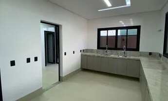 Imagem 6: Sobrado de 577 m² a venda no Portal do Sol Green, sendo 4 suítes plenas