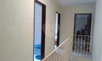 Imagem 16: Sobrado ao lado da Estação Vila Sonia do Metrô