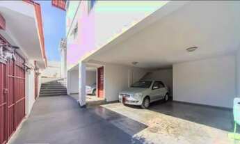 Imagem 2: Casa a Venda com 217m ; 3 dorms e 5 vagas, Santo Andre